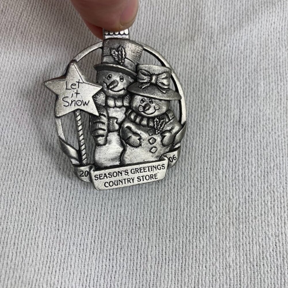 2006 Pewter Snowman Christmas Ornament Seasons Greetings Country Store